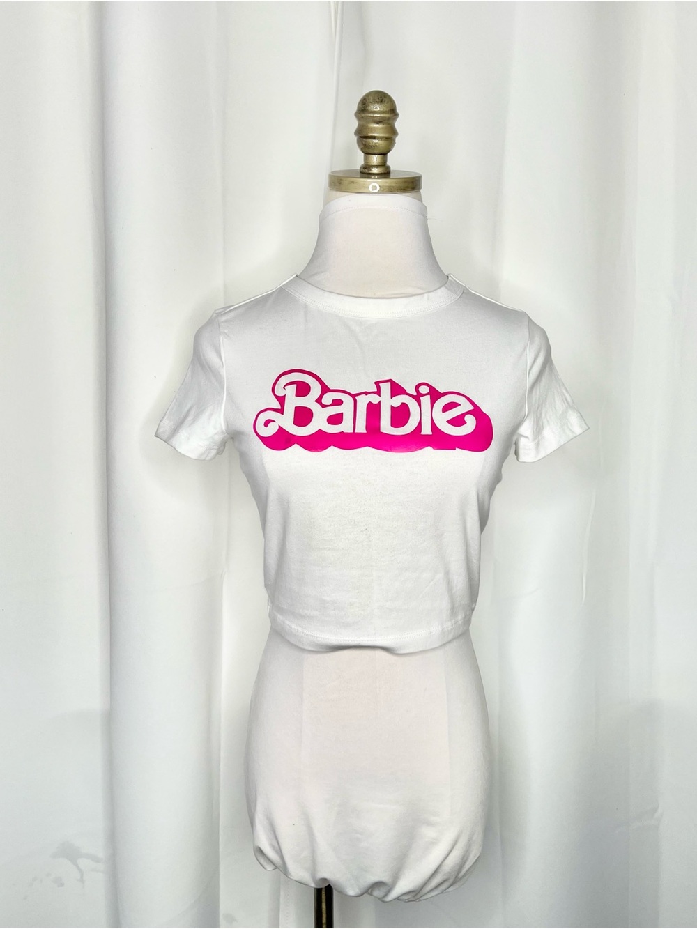 ❗️NWOT❗️Wild FABLE BARBIE LOGO CROPPED GRAPHIC TEE WHITE PINK A